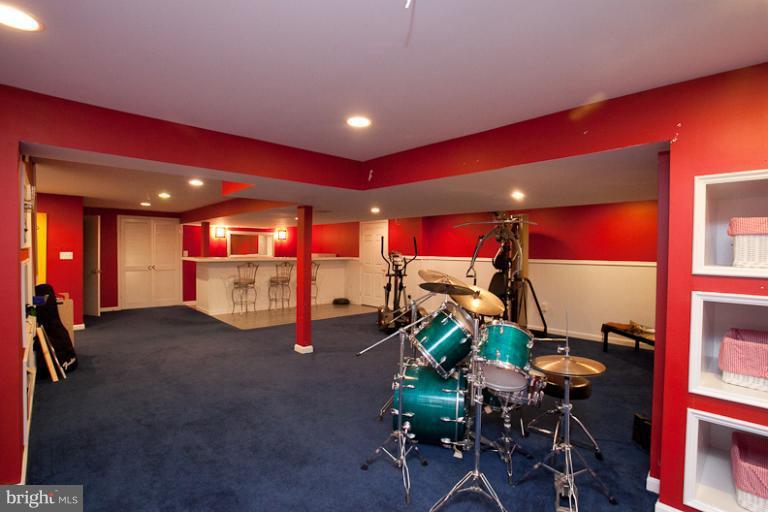 9531 Warfield Road Gaithersburg, MD 20882 - Photo 23 of 29 Recreation room