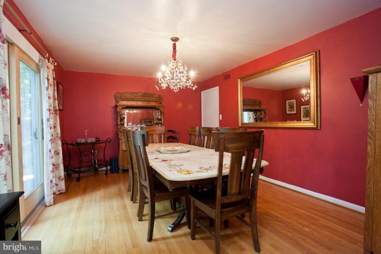 9531 Warfield Road Gaithersburg, MD 20882 - Photo 24 of 29 Dining Room