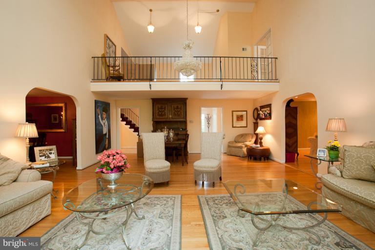9531 Warfield Road Gaithersburg, MD 20882 - Photo 9 of 29 Family Room