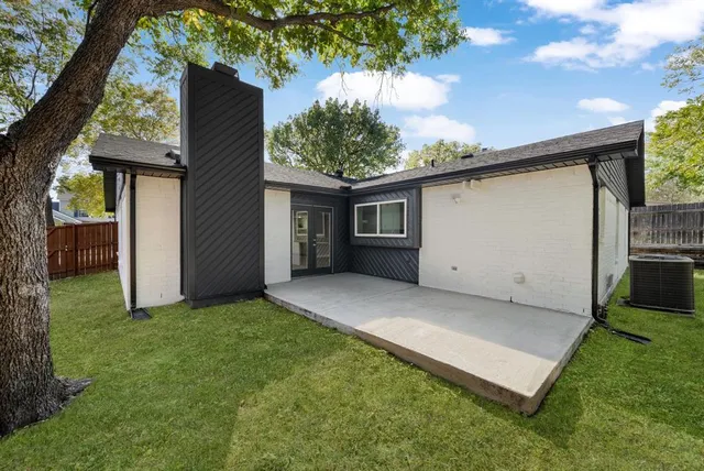a view of a house with a back yard