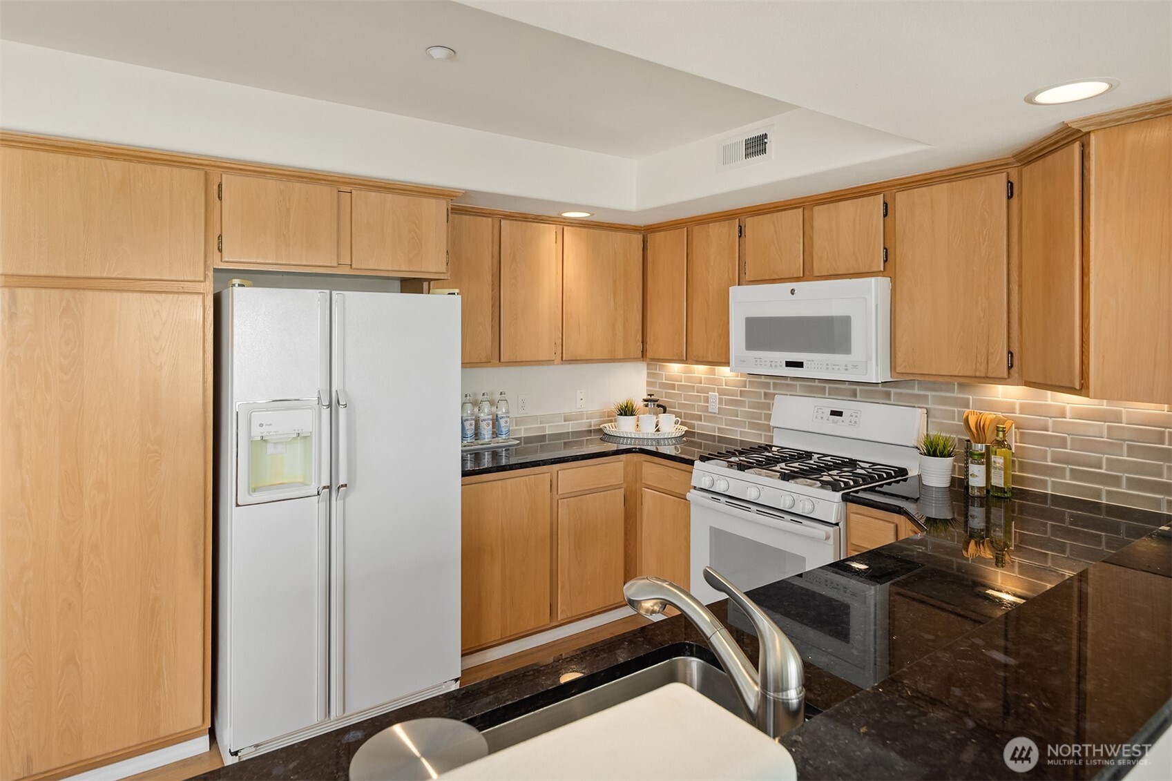 402 3rd Avenue South, Unit B201 Edmonds, WA 98020 - Photo 9 of 28