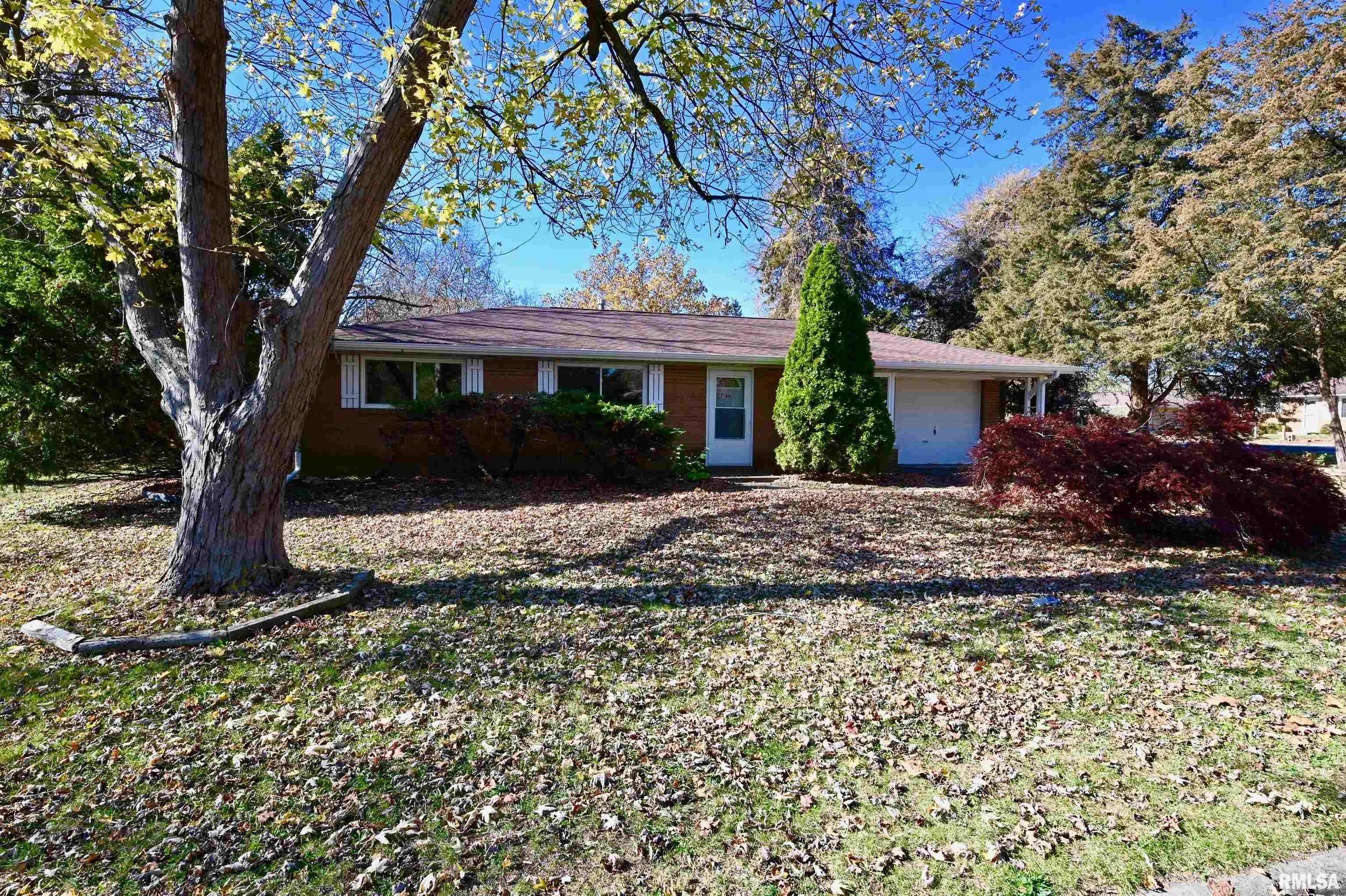 2736 West Overhill Road Peoria, IL 61615 - Photo 1 of 23 Gallery Image 1