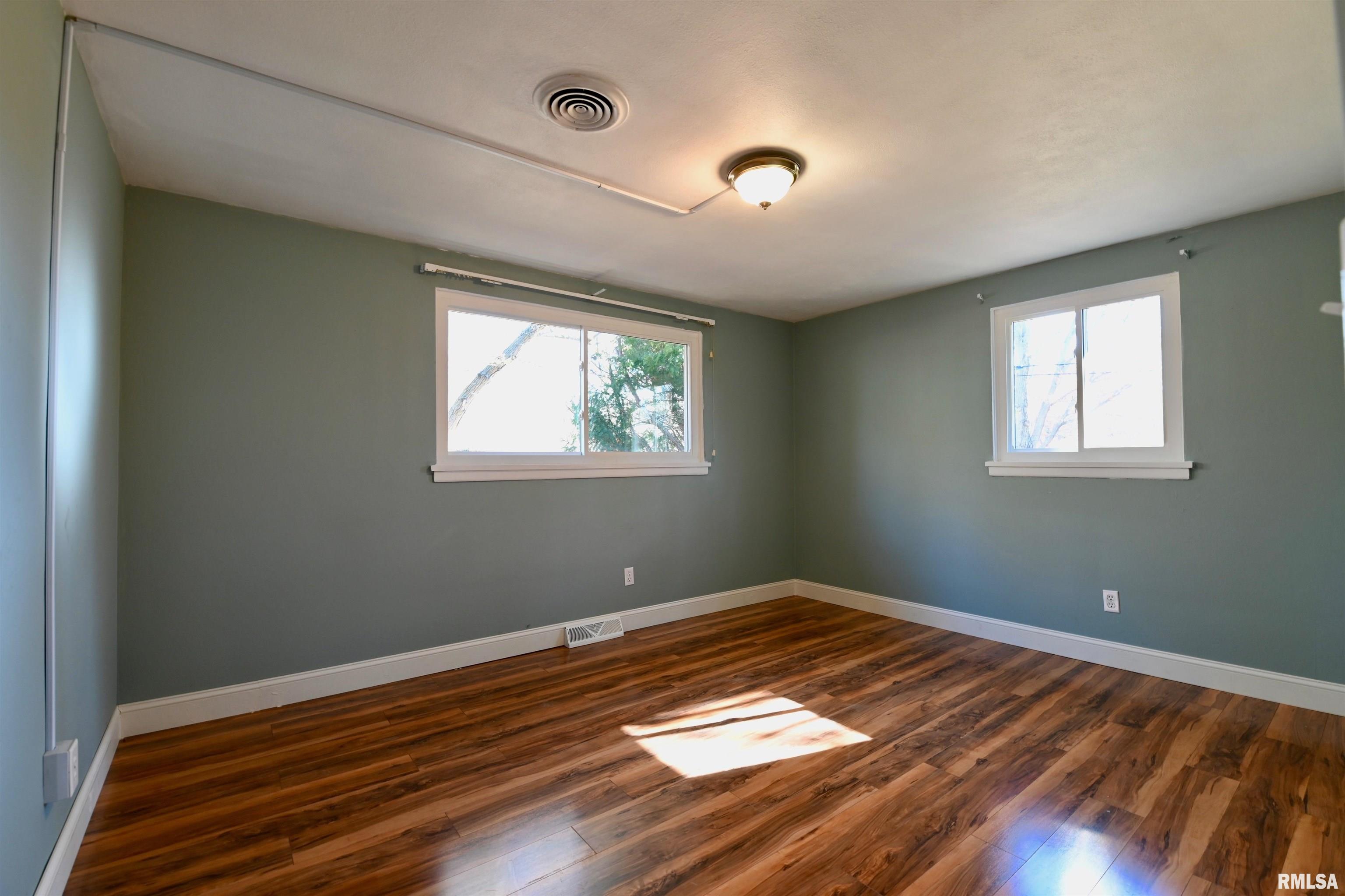 2736 West Overhill Road Peoria, IL 61615 - Photo 11 of 23 Gallery Image 11