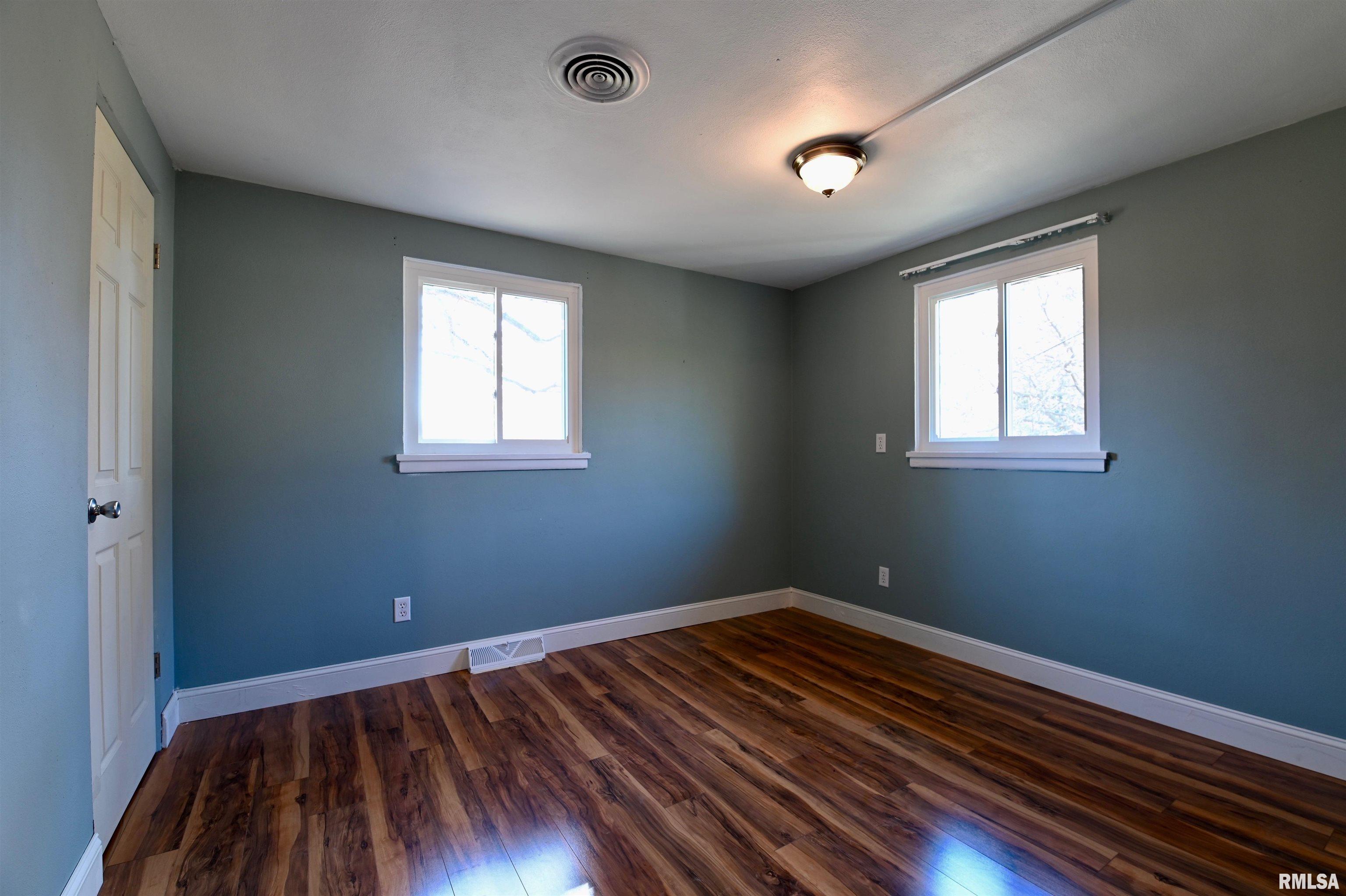 2736 West Overhill Road Peoria, IL 61615 - Photo 13 of 23 Gallery Image 13