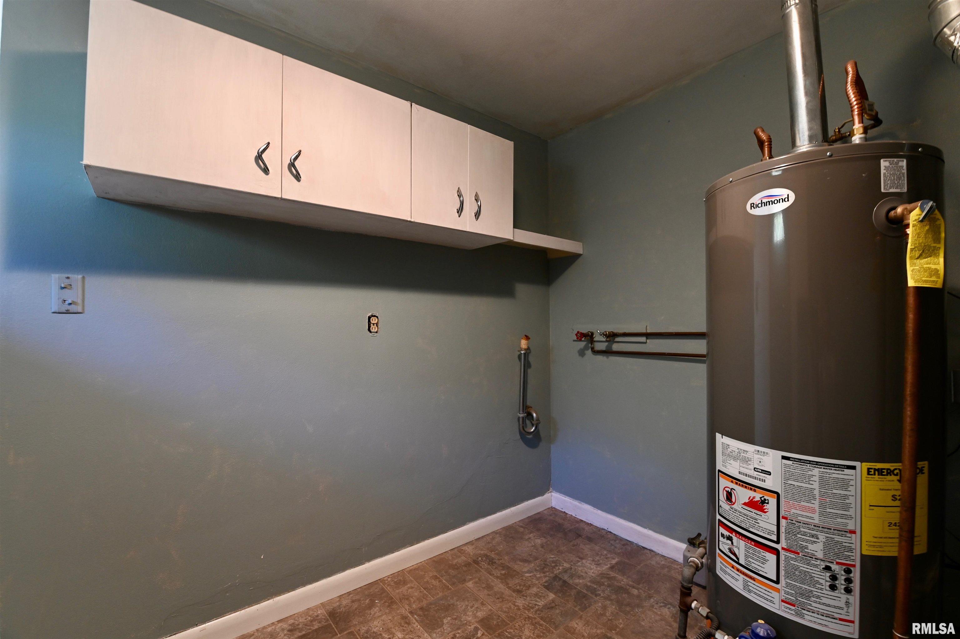 2736 West Overhill Road Peoria, IL 61615 - Photo 15 of 23 Gallery Image 15