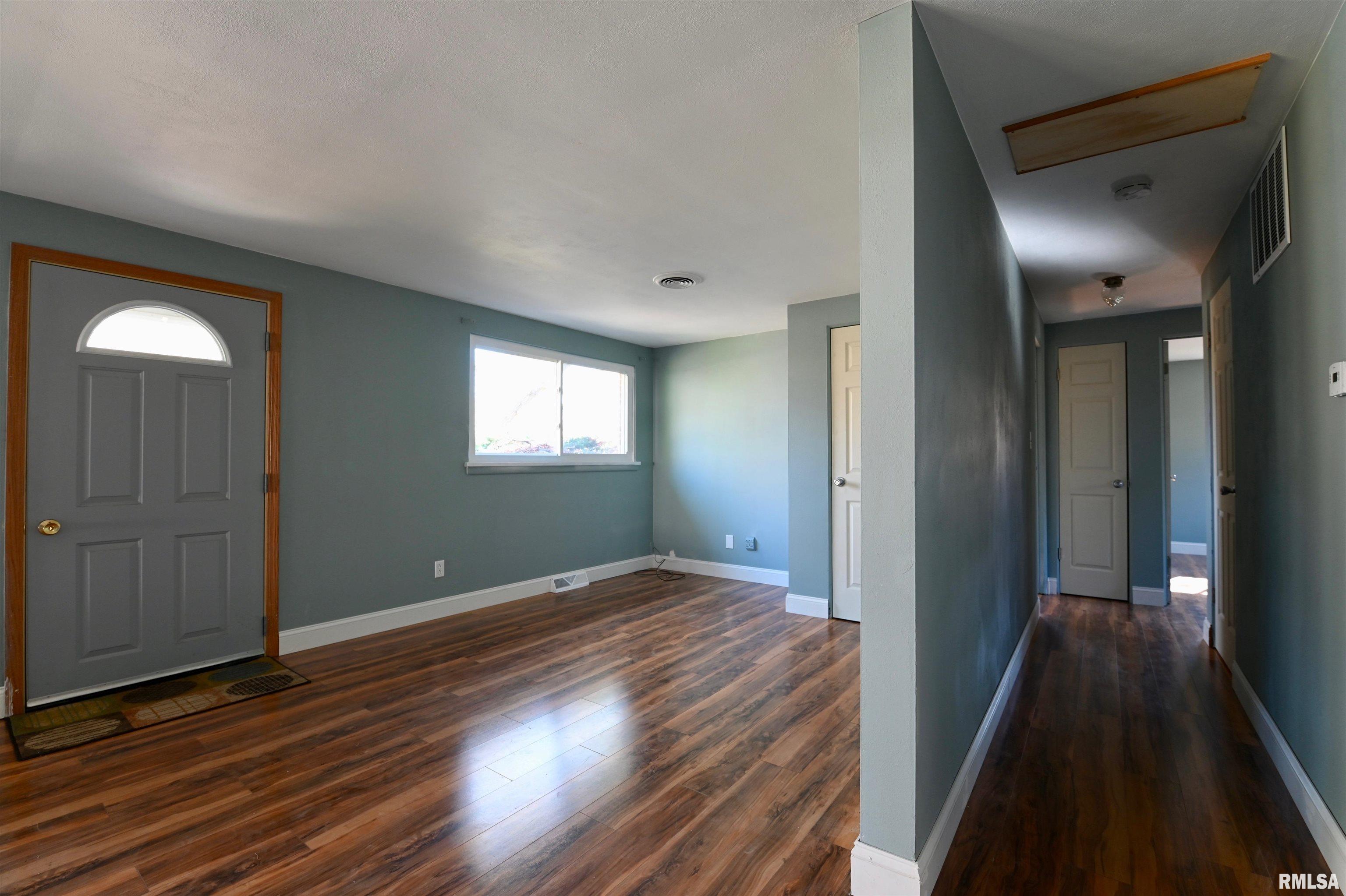 2736 West Overhill Road Peoria, IL 61615 - Photo 17 of 23 Gallery Image 17