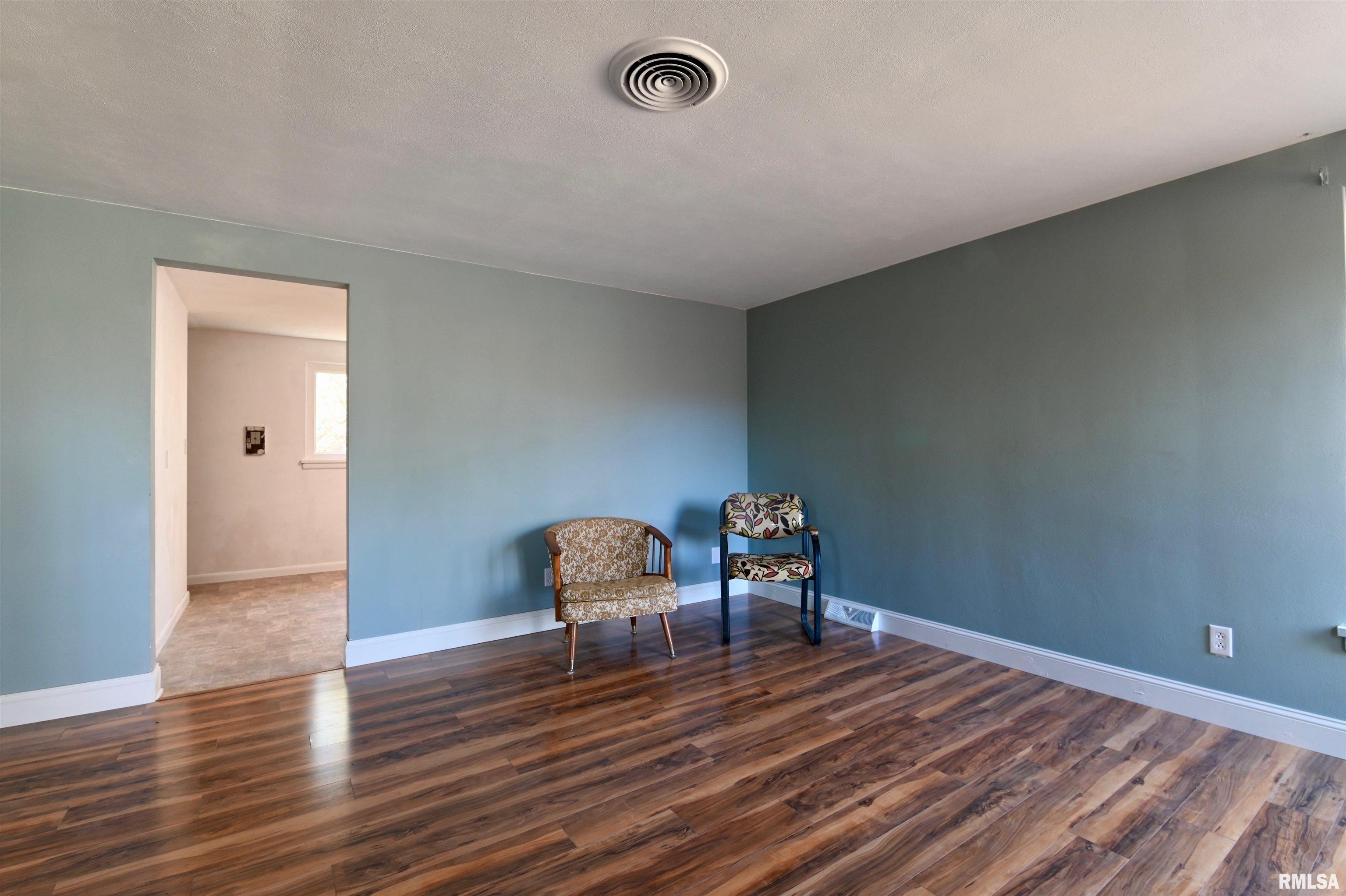 2736 West Overhill Road Peoria, IL 61615 - Photo 18 of 23 Gallery Image 18