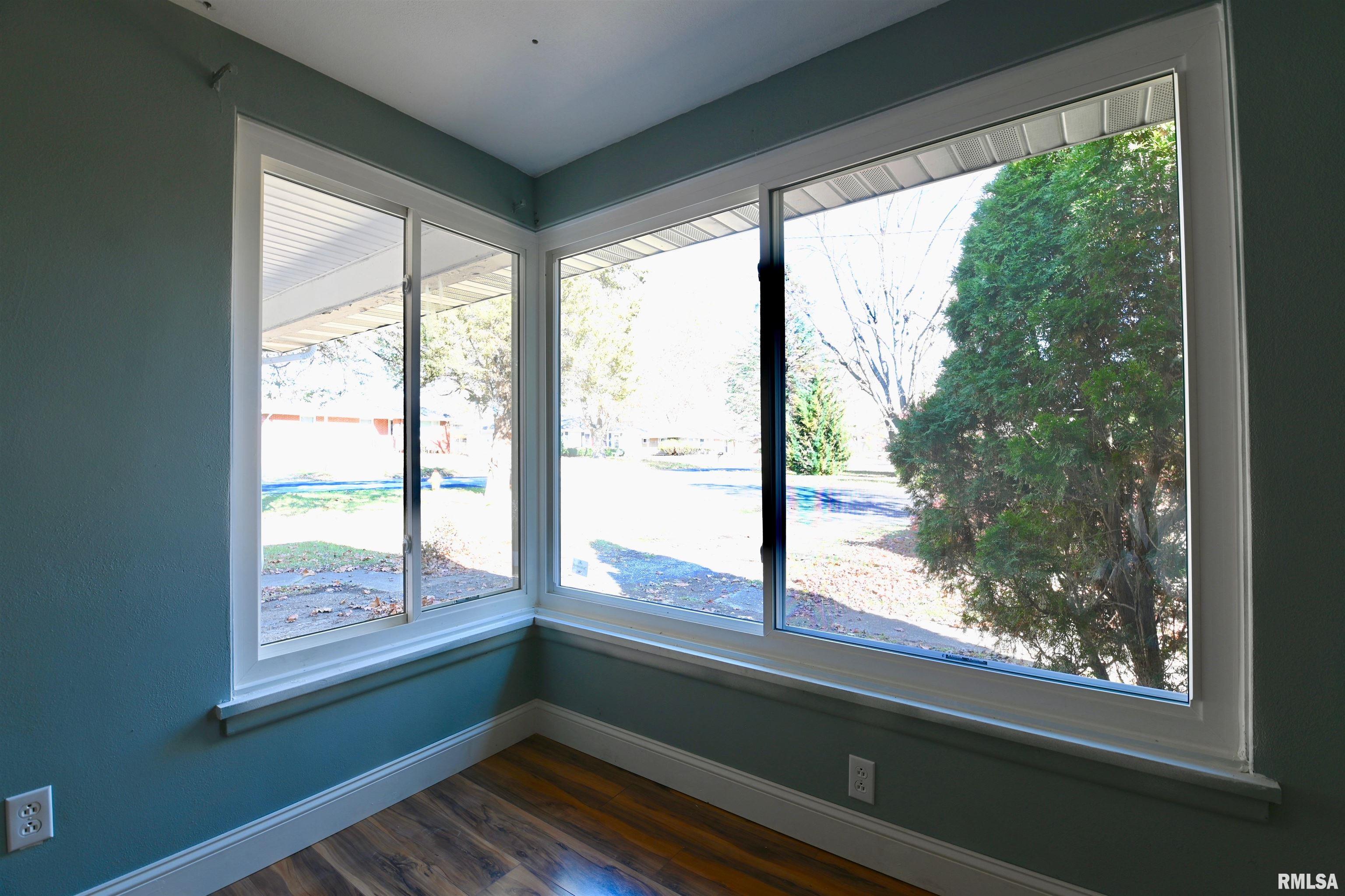 2736 West Overhill Road Peoria, IL 61615 - Photo 20 of 23 Gallery Image 20