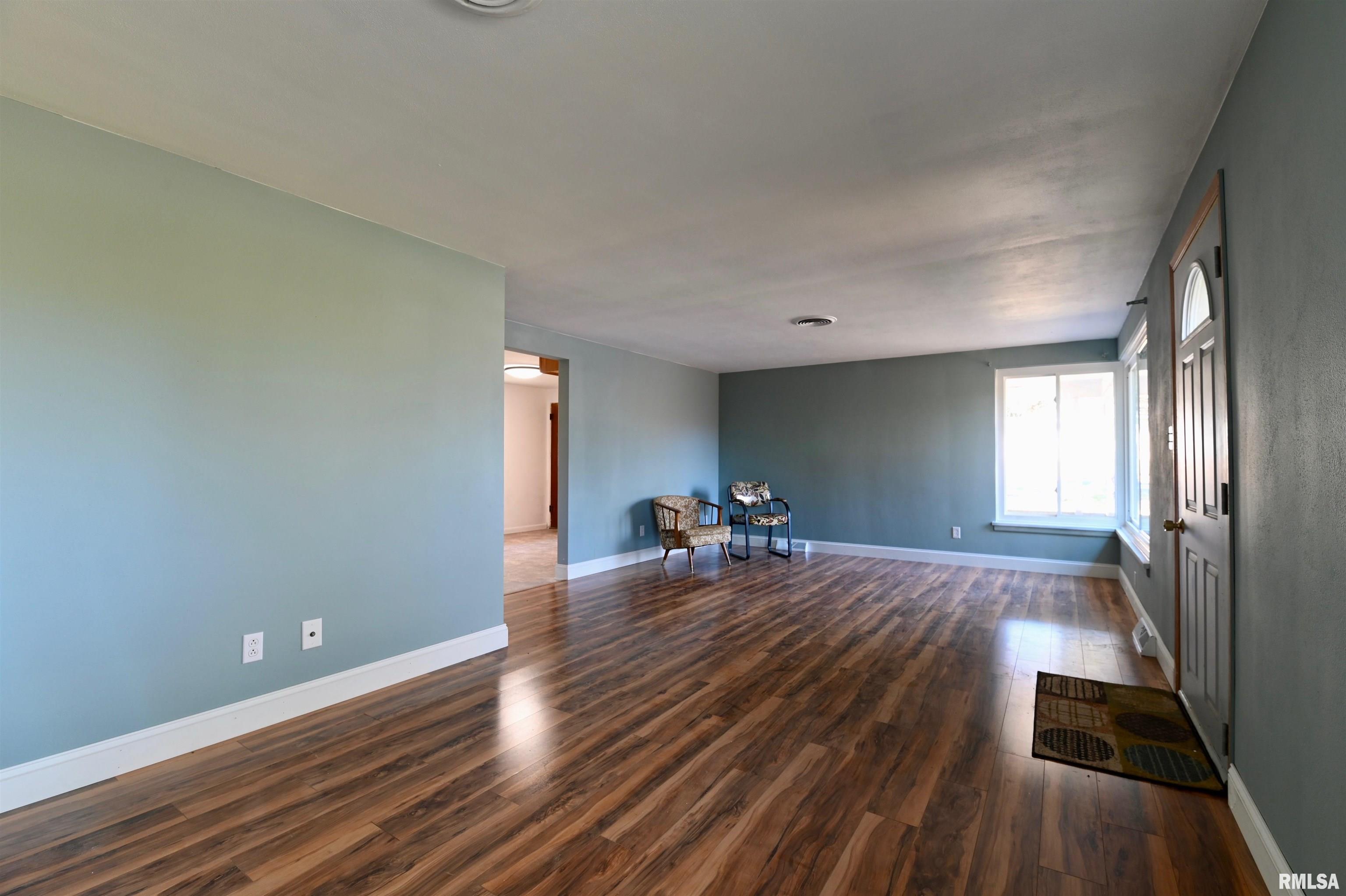 2736 West Overhill Road Peoria, IL 61615 - Photo 2 of 23 Gallery Image 2
