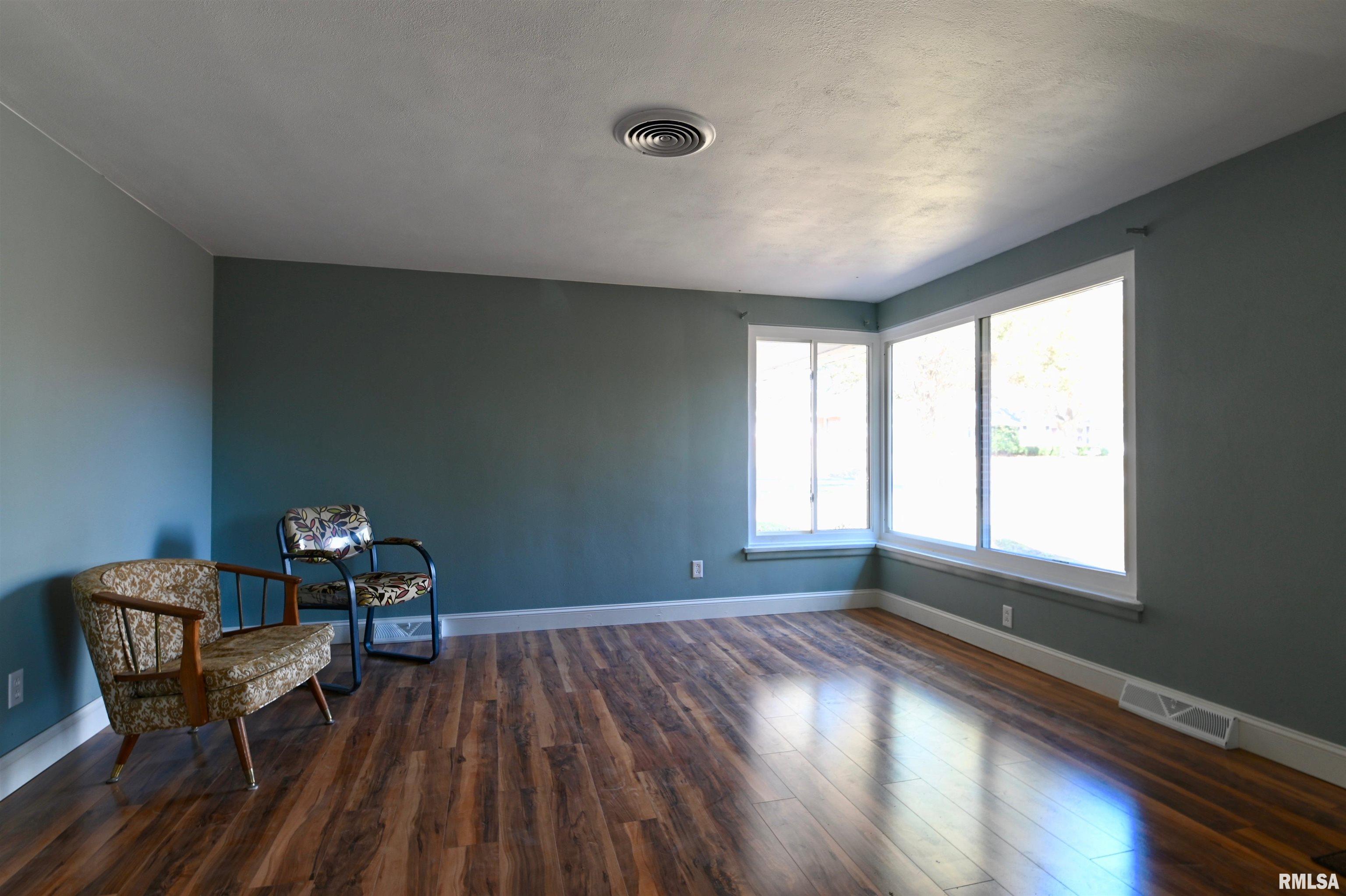 2736 West Overhill Road Peoria, IL 61615 - Photo 21 of 23 Gallery Image 21
