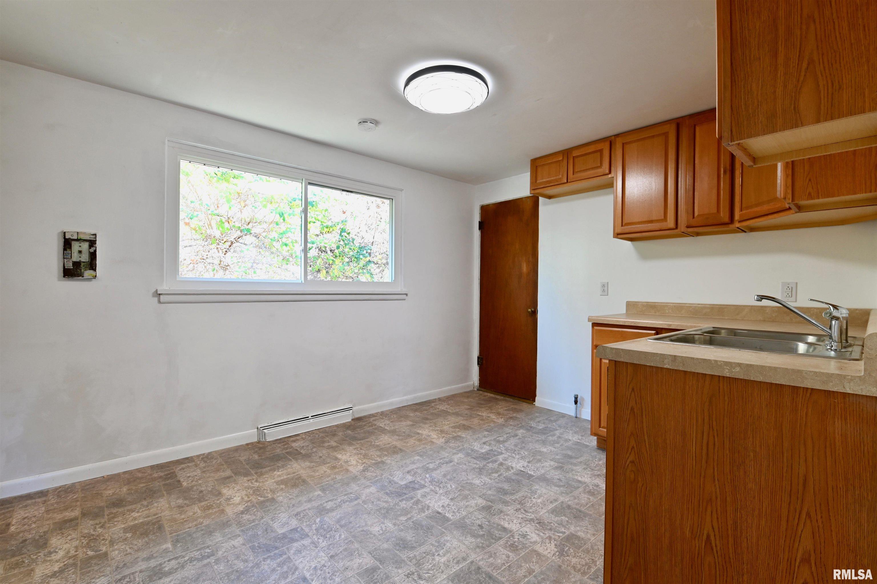 2736 West Overhill Road Peoria, IL 61615 - Photo 6 of 23 Gallery Image 6
