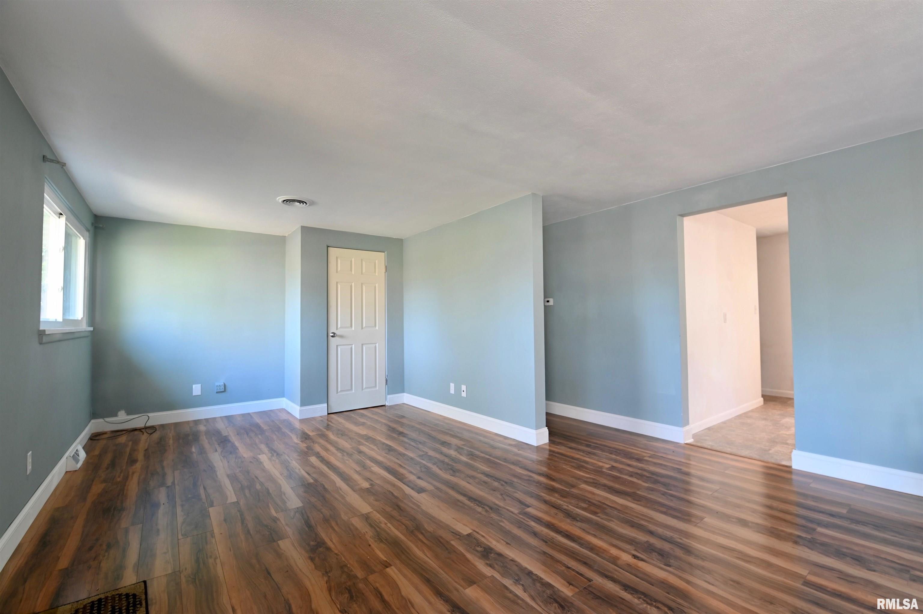 2736 West Overhill Road Peoria, IL 61615 - Photo 7 of 23 Gallery Image 7