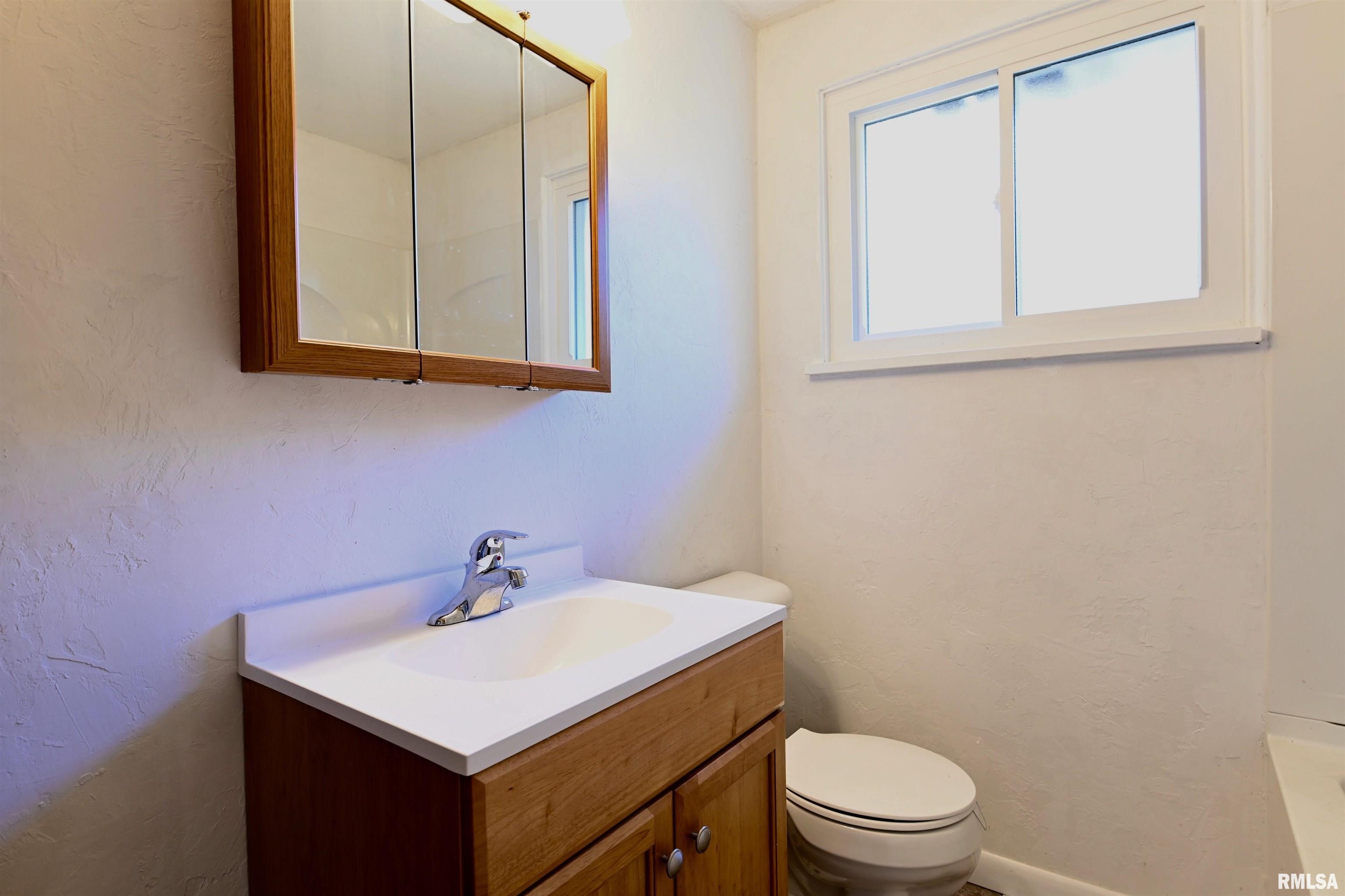 2736 West Overhill Road Peoria, IL 61615 - Photo 10 of 23 Gallery Image 10