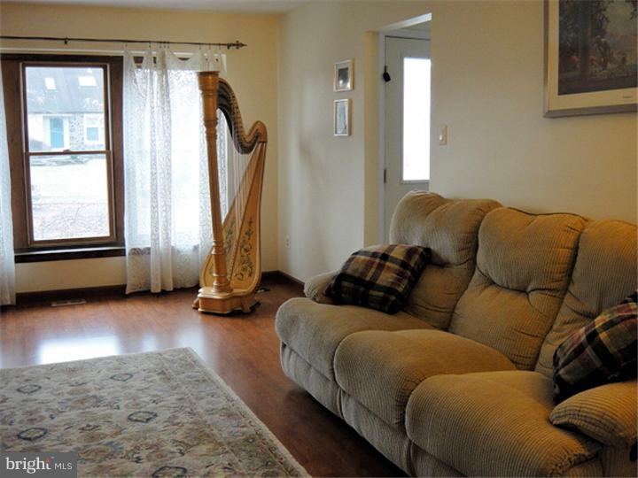 123 Olde Pilgrim Road Dublin, PA 18917 - Photo 12 of 25 Living Room