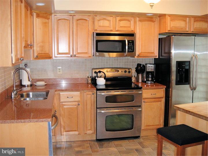 123 Olde Pilgrim Road Dublin, PA 18917 - Photo 4 of 25 Kitchen