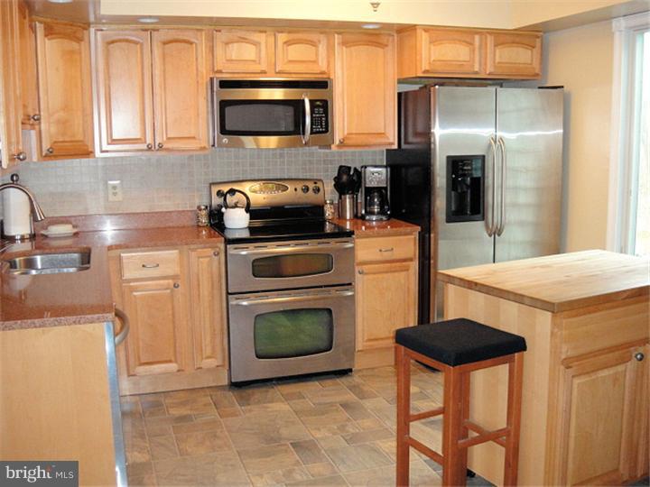 123 Olde Pilgrim Road Dublin, PA 18917 - Photo 5 of 25 Kitchen