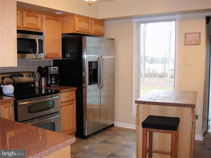 123 Olde Pilgrim Road Dublin, PA 18917 - Photo 7 of 25 Kitchen