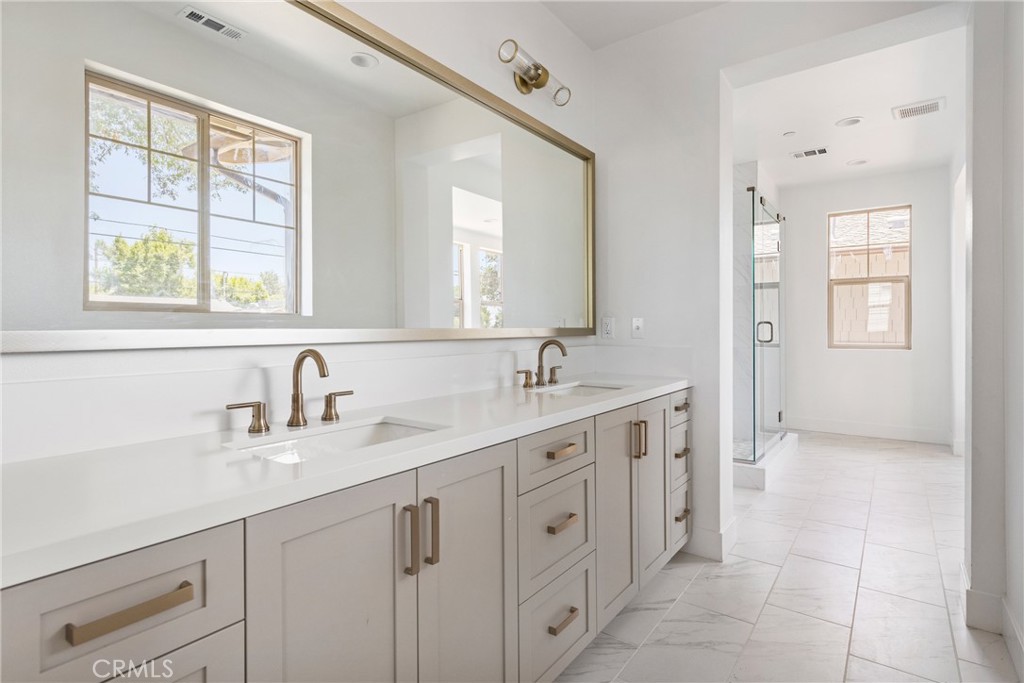 175 East Palm Street Altadena, CA 91001 - Photo 16 of 22 a bathroom with double vanity sink a mirror and a bathtub