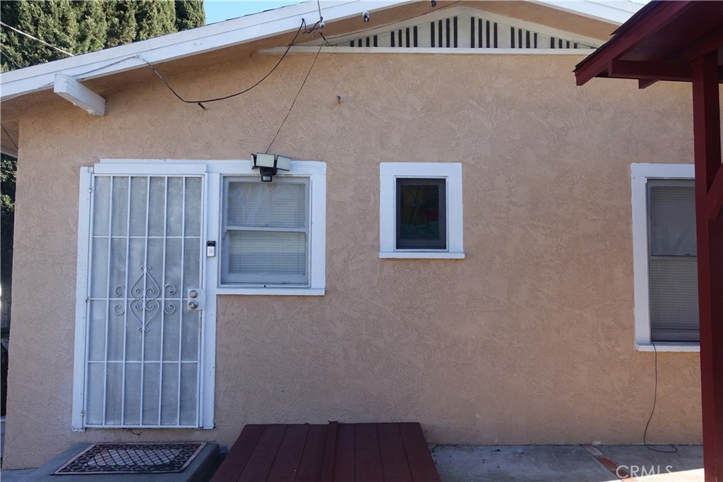 622 West 2nd Street San Pedro, CA 90731 - Photo 16 of 42 a view of an front door