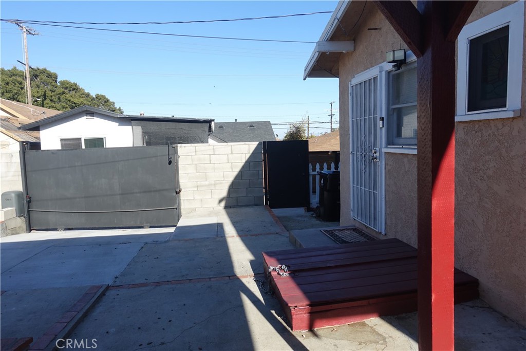 622 West 2nd Street San Pedro, CA 90731 - Photo 17 of 42 a view of outdoor space and seating area