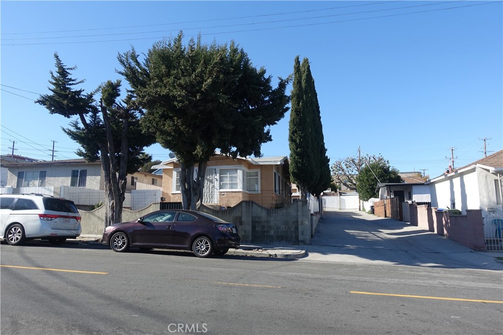 622 West 2nd Street San Pedro, CA 90731 - Photo 21 of 42 a view of street with parked cars