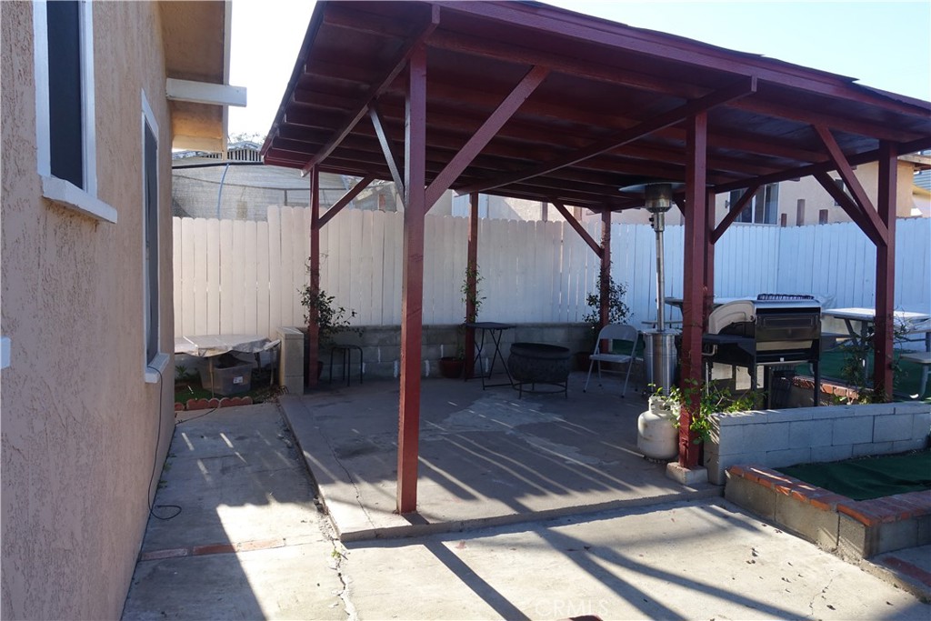 622 West 2nd Street San Pedro, CA 90731 - Photo 23 of 42 a patio with table and chairs