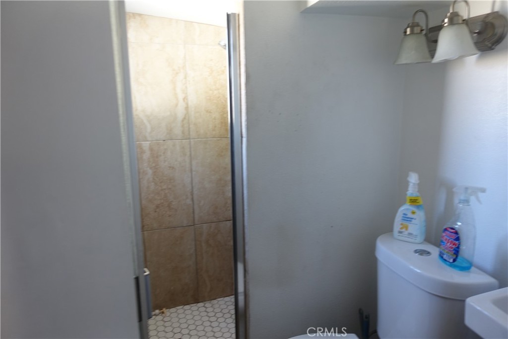 622 West 2nd Street San Pedro, CA 90731 - Photo 24 of 42 a bathroom with a shower and toilet