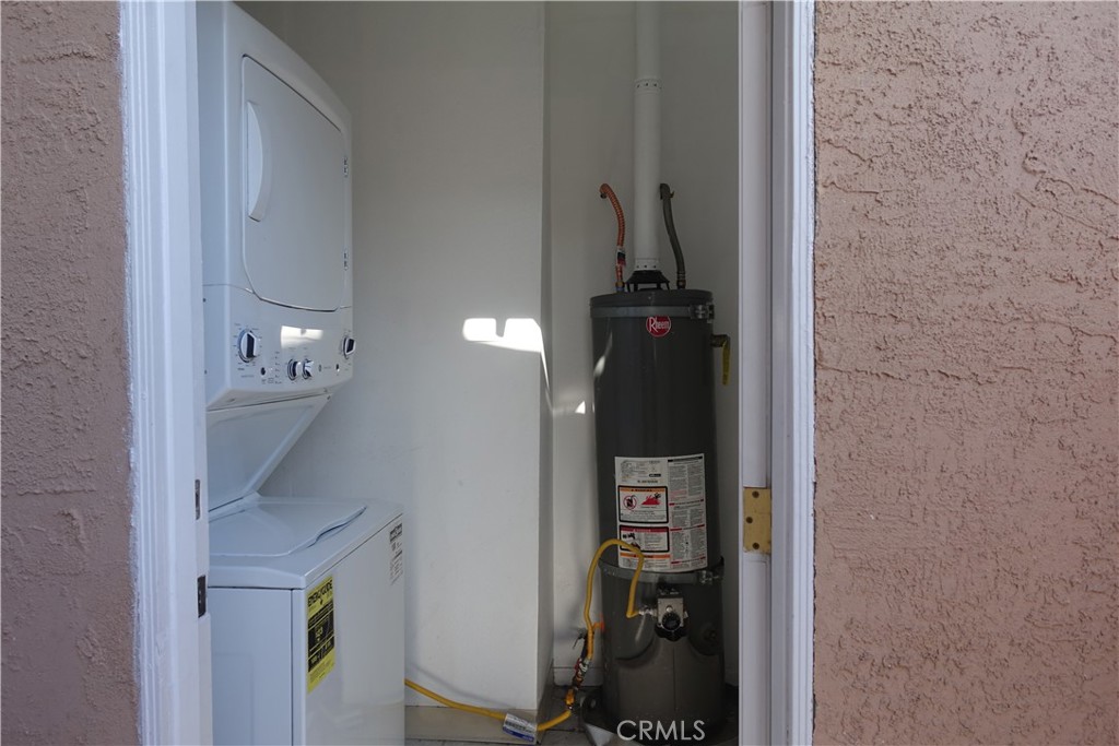 622 West 2nd Street San Pedro, CA 90731 - Photo 30 of 42 a view of walk in closet