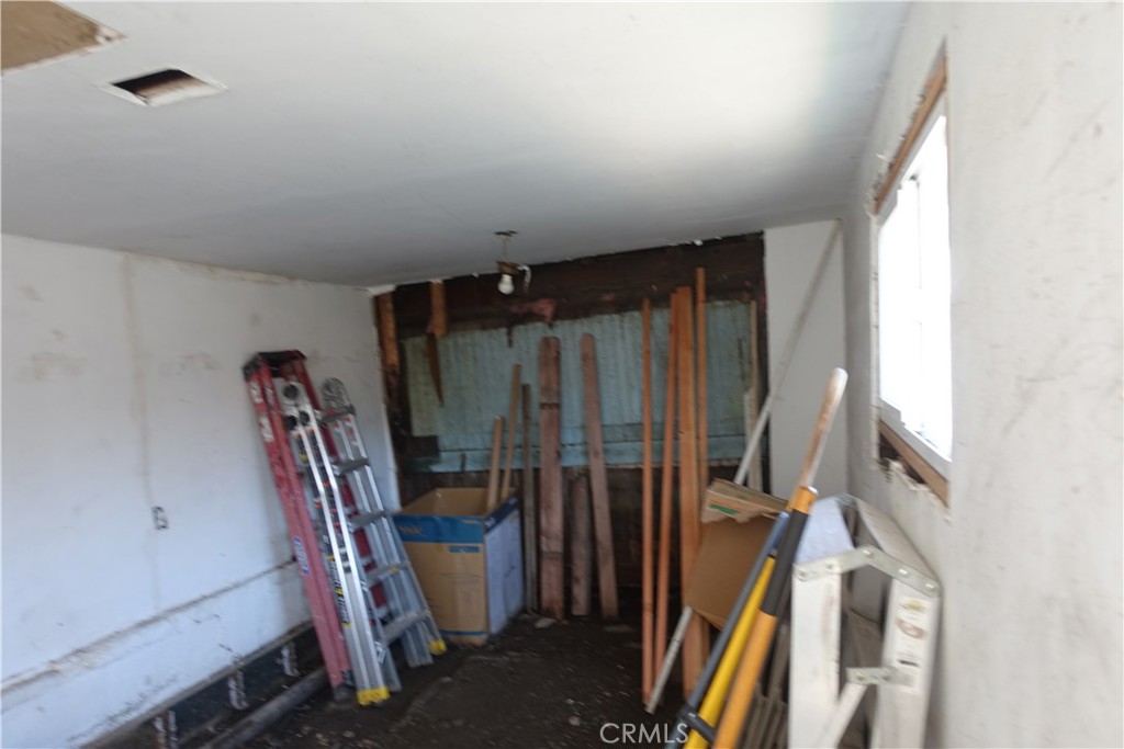 622 West 2nd Street San Pedro, CA 90731 - Photo 38 of 42 a view of a room with gym equipment