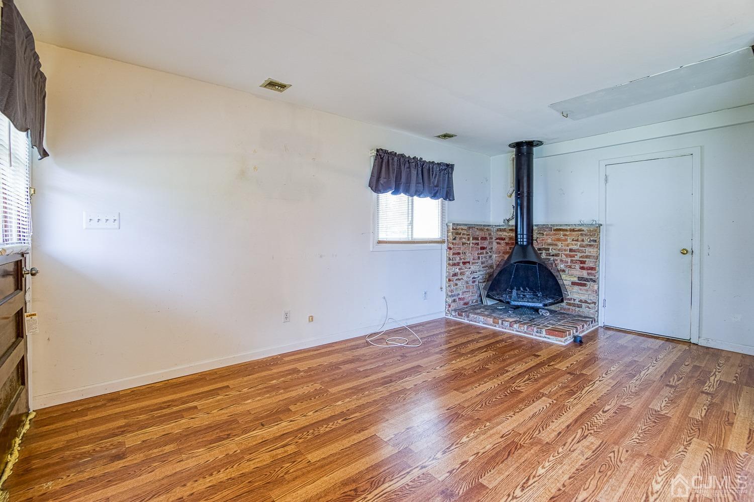 102 New Road Kendall Park, NJ 08824 - Photo 12 of 25 Gallery Image 12