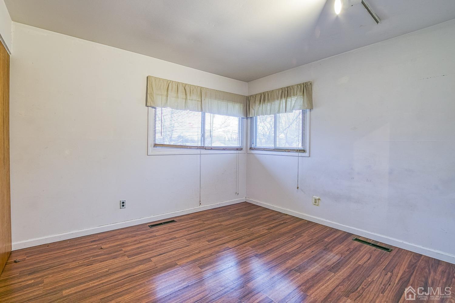 102 New Road Kendall Park, NJ 08824 - Photo 15 of 25 Gallery Image 15