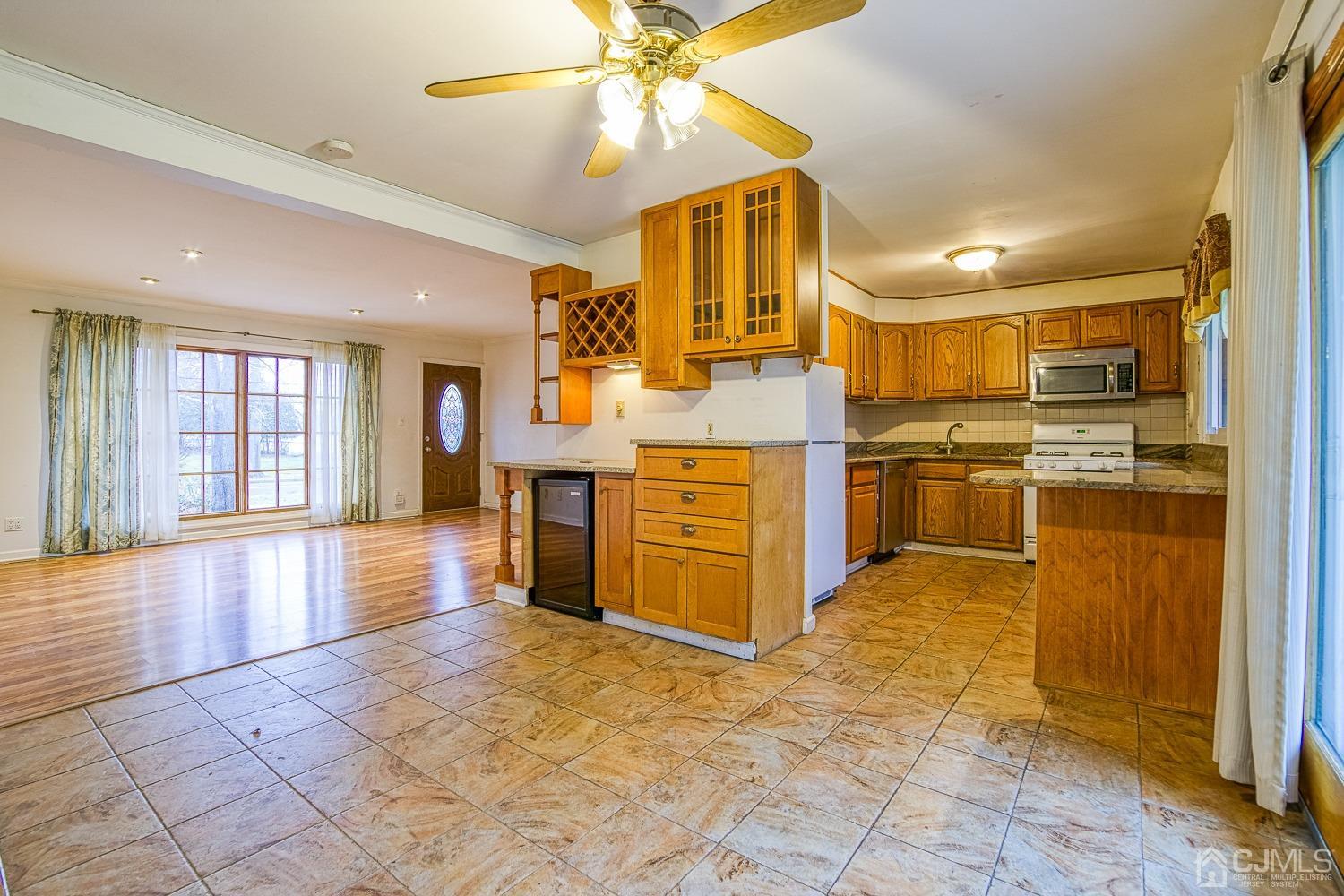 102 New Road Kendall Park, NJ 08824 - Photo 20 of 25 Gallery Image 20