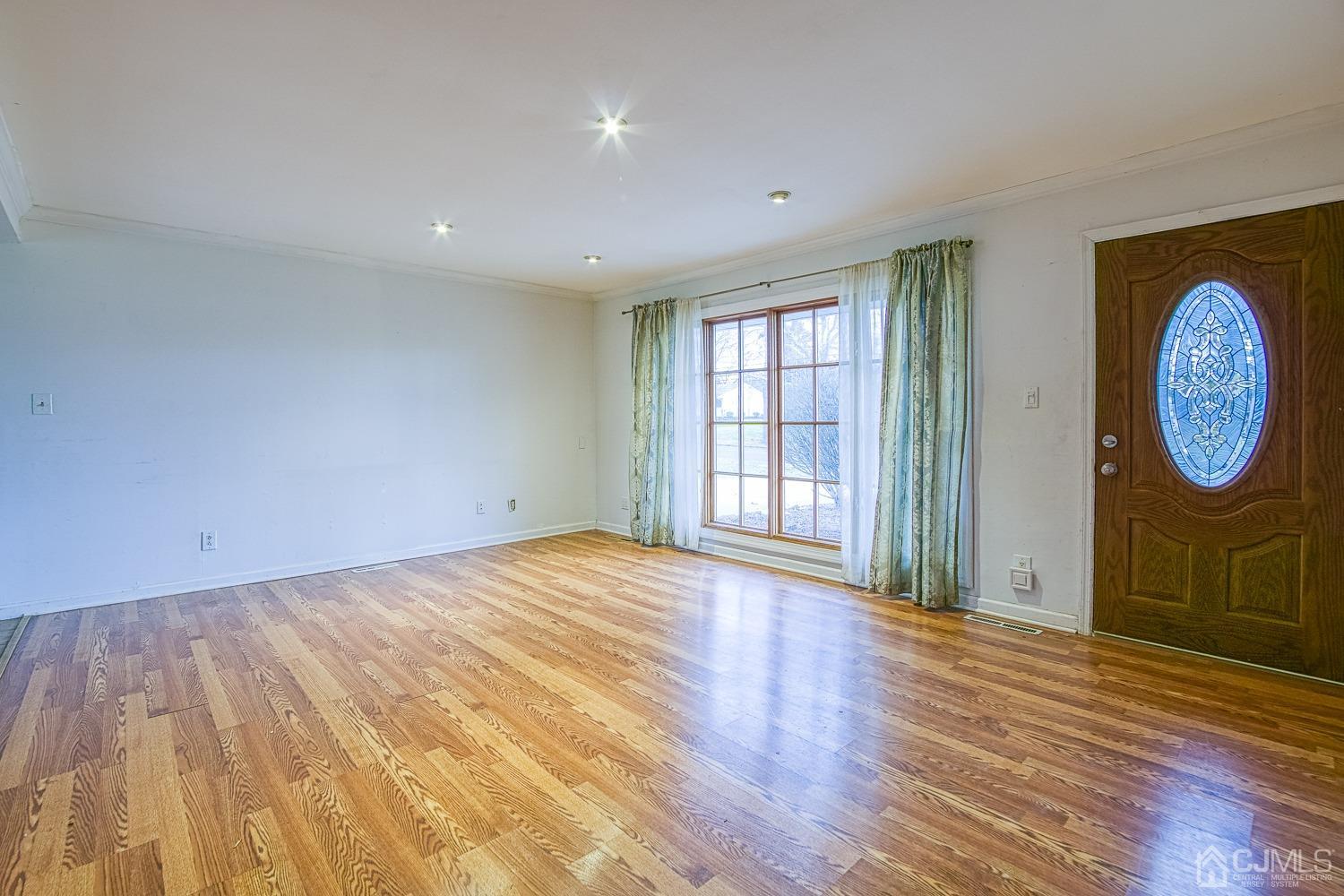102 New Road Kendall Park, NJ 08824 - Photo 9 of 25 Gallery Image 9