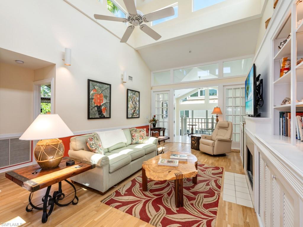 640 2nd Street South, Unit 2 Naples, FL 34102 - Photo 9 of 24 Living area