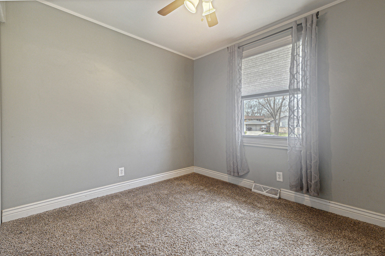 2016 Digby Drive New Lenox, IL 60451 - Photo 19 of 26 an empty room with a window