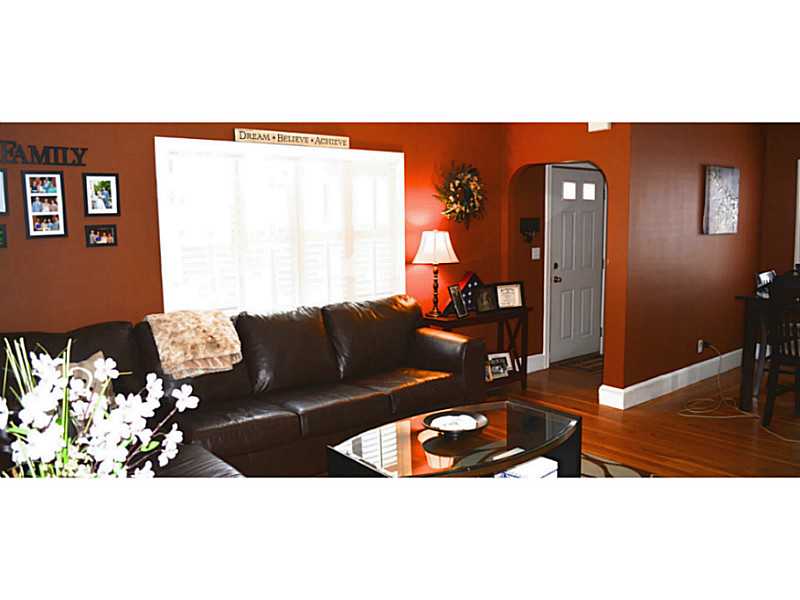 55 Ridgewood Road Pawtucket, RI 02861 - Photo 4 of 16 Living Room.