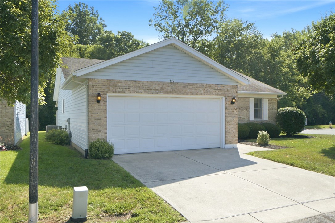 819 Spring Lake Circle Enon, OH 45323 - Photo 3 of 38
