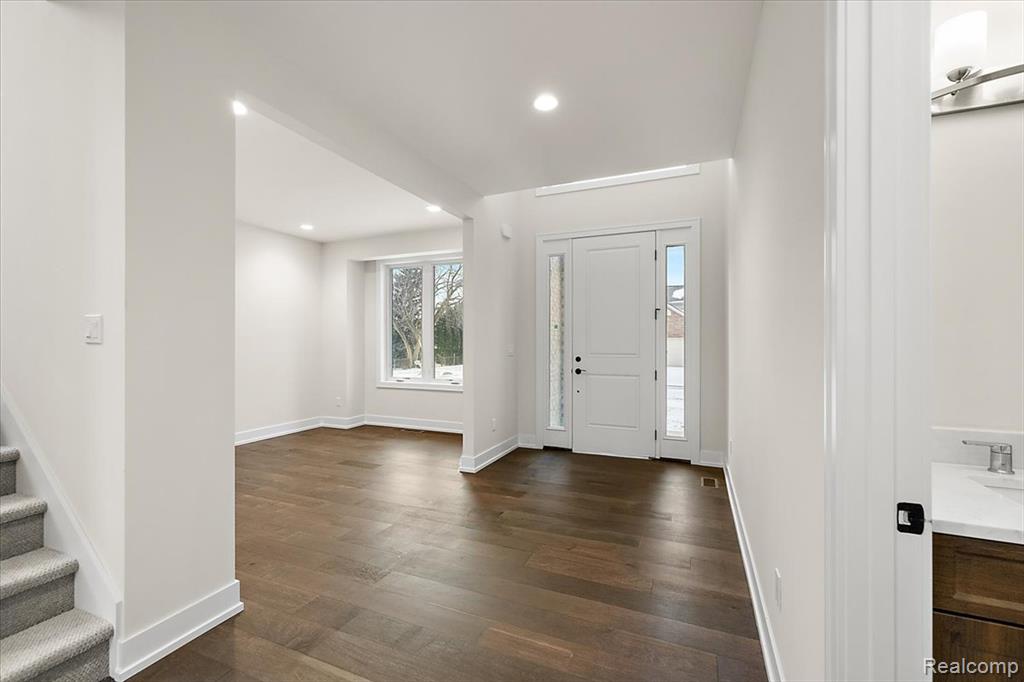 2911 Walsh Drive Rochester, MI 48309 - Photo 5 of 64