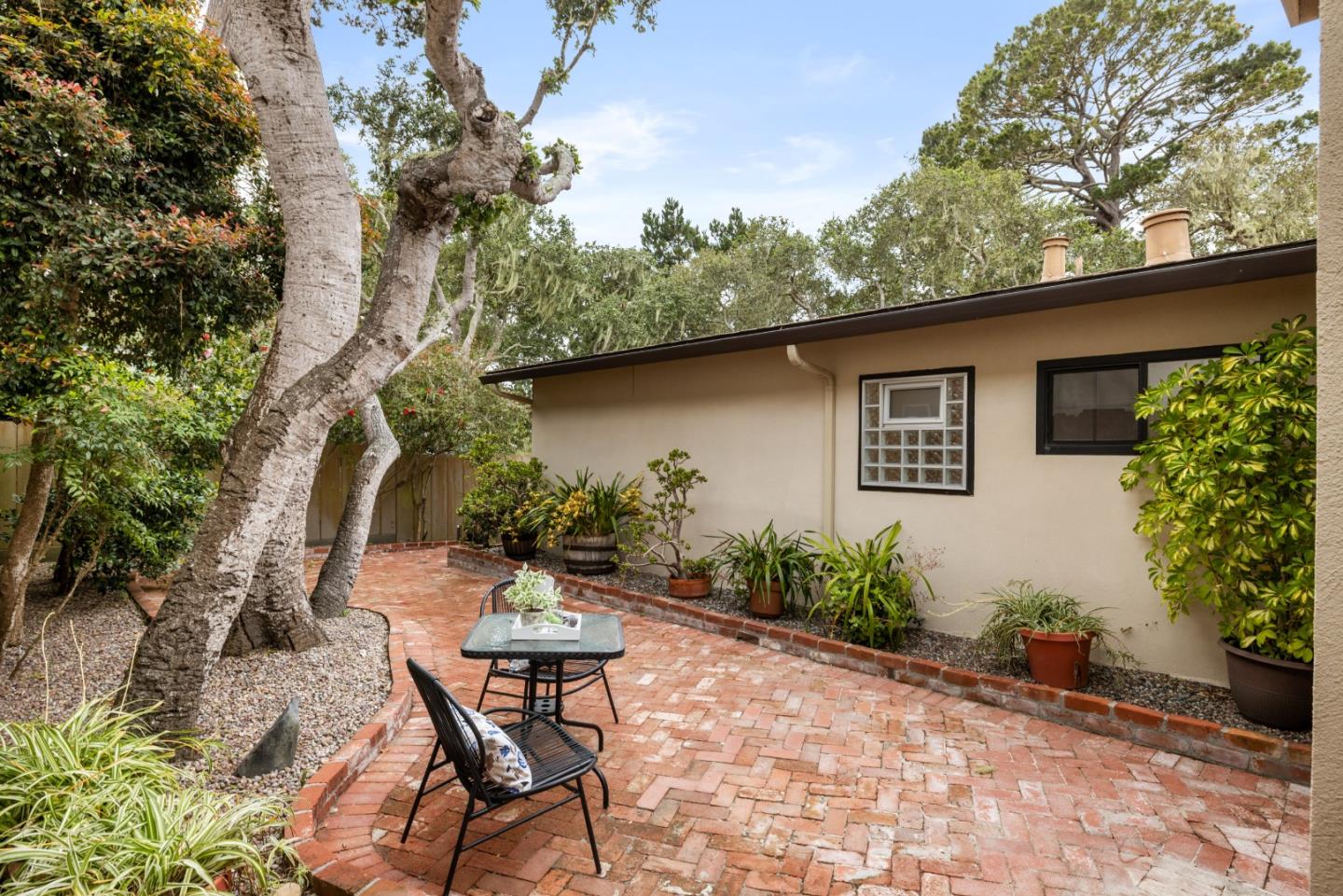 777 Parcel Street Monterey, CA 93940 - Photo 18 of 21 a backyard of a house with table and chairs