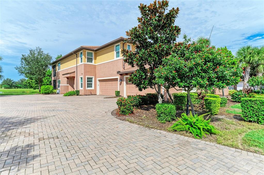 7546 Divot Loop Lakewood Ranch, FL 34202 - Photo 8 of 72