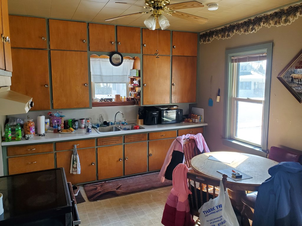 403 2nd Street Kewaunee, WI 54216 - Photo 4 of 19