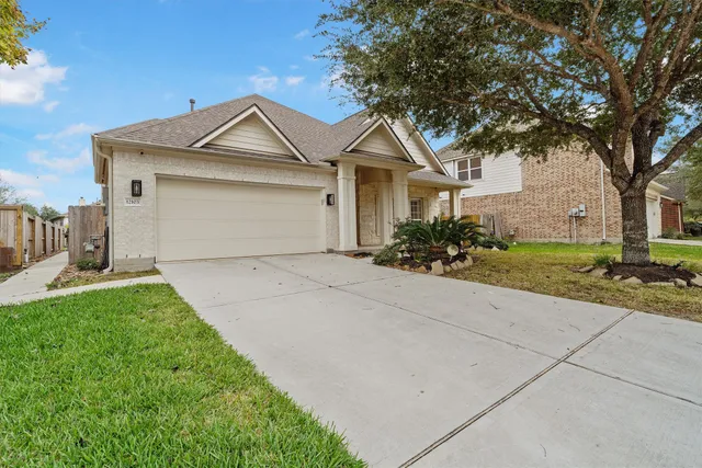 $2,800 | 12103 Dawn Mist Court, Pearland, TX 77584