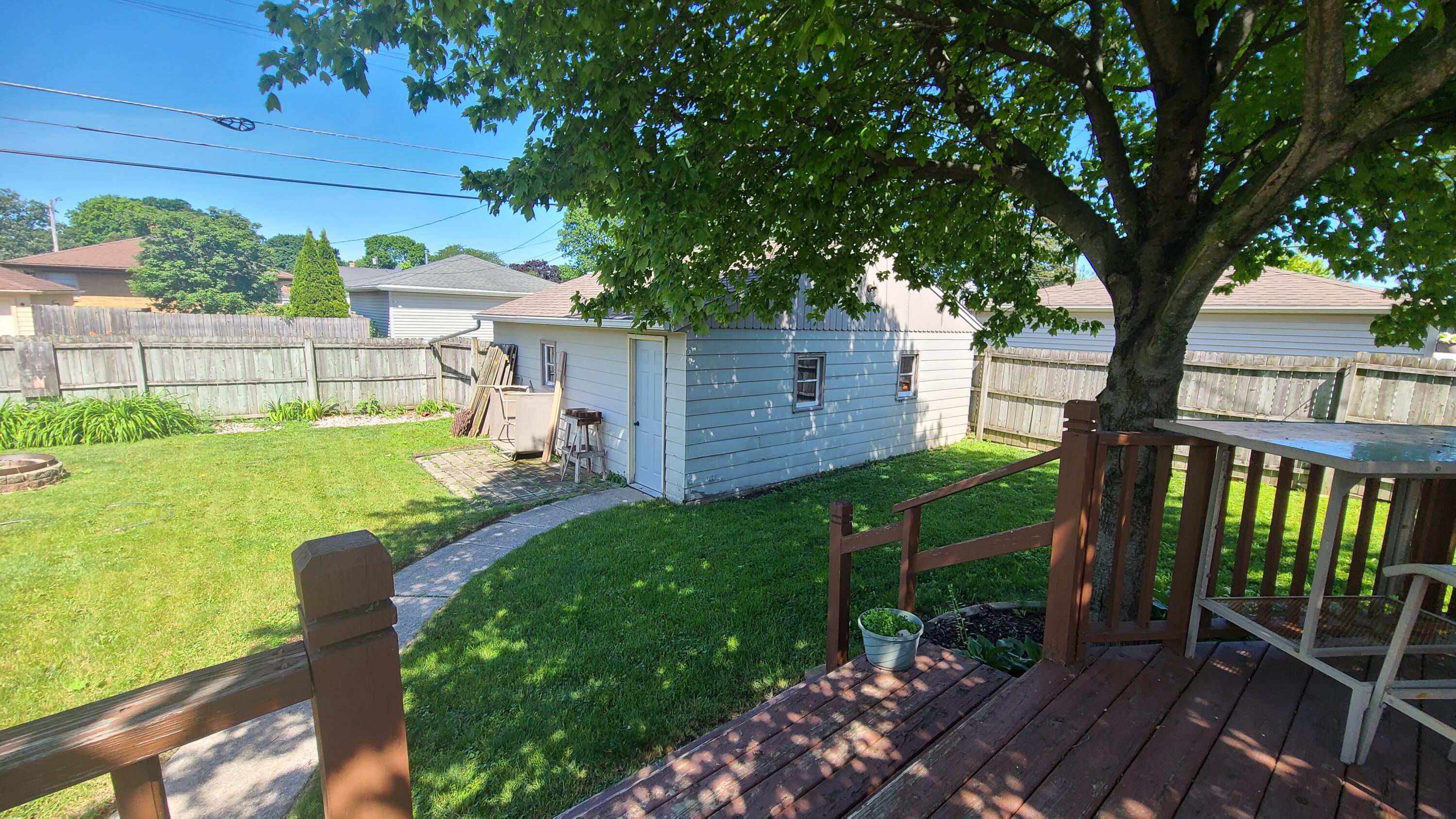 3434 1st Avenue Racine, WI 53402 - Photo 10 of 16 Garage-Side