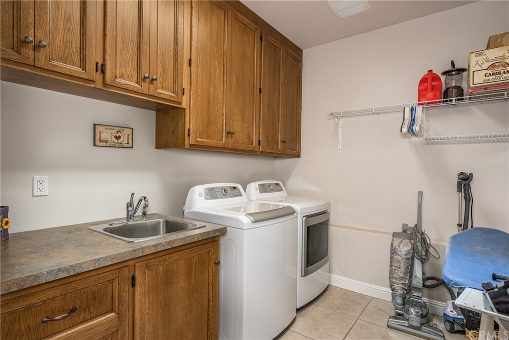 7703 Forest Drive Fish Camp, CA 93623 - Photo 38 of 48 a utility room with sink dryer and washer