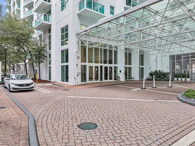 $4,250 | 31 Southeast 5th Street, Unit 2911, Miami, FL 33131