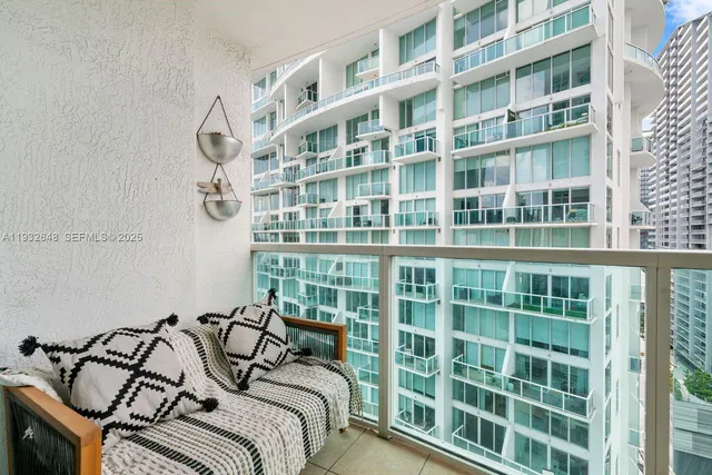 $4,250 | 31 Southeast 5th Street, Unit 2911, Miami, FL 33131
