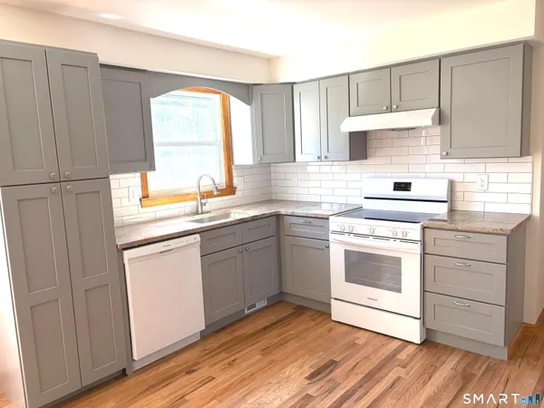 $2,200 | 3 Carmen Street, Unit 3, East Haven, CT 06512