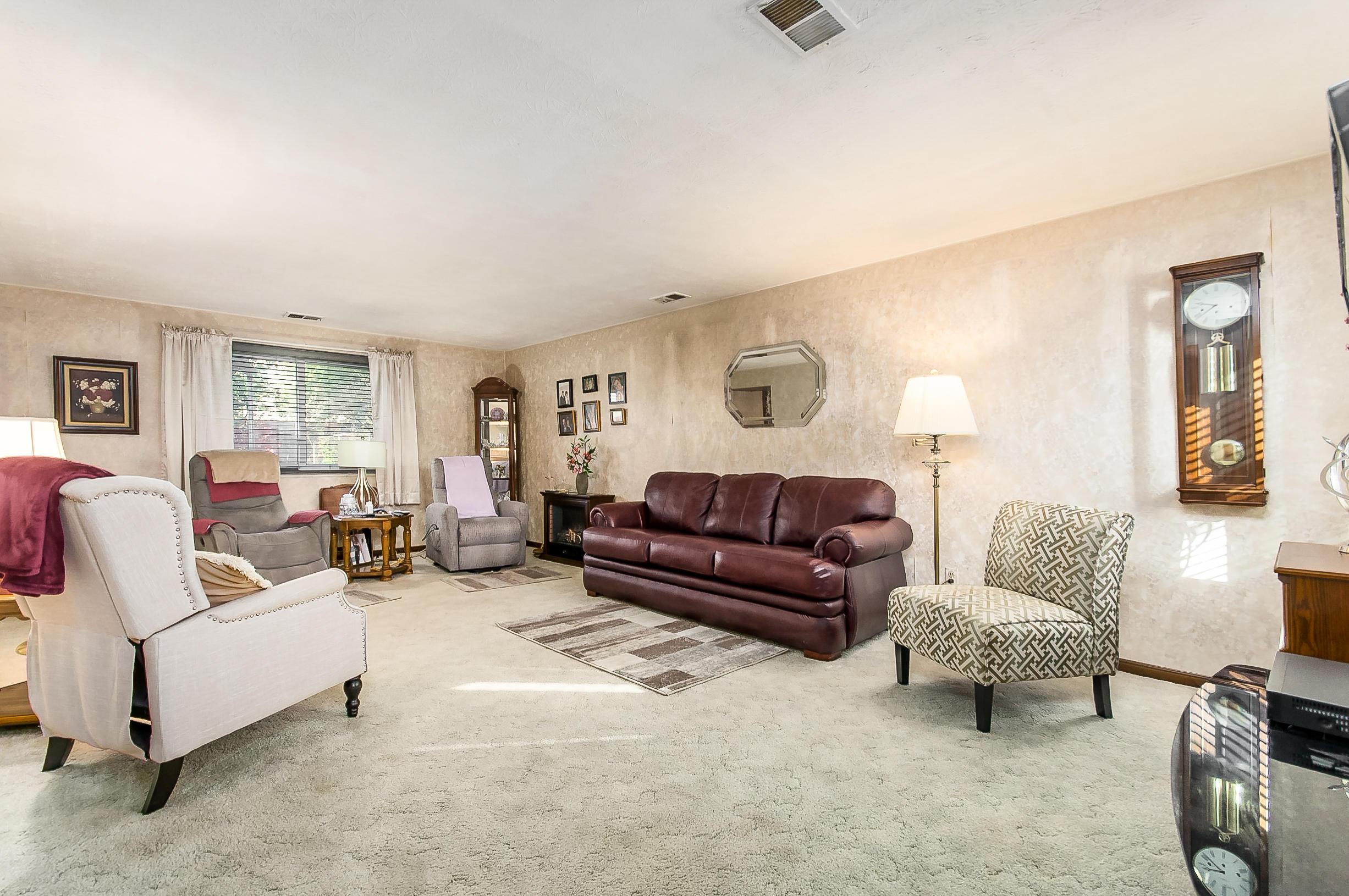 4727 Heaton Road Columbus, OH 43229 - Photo 3 of 19 Gallery Image 3