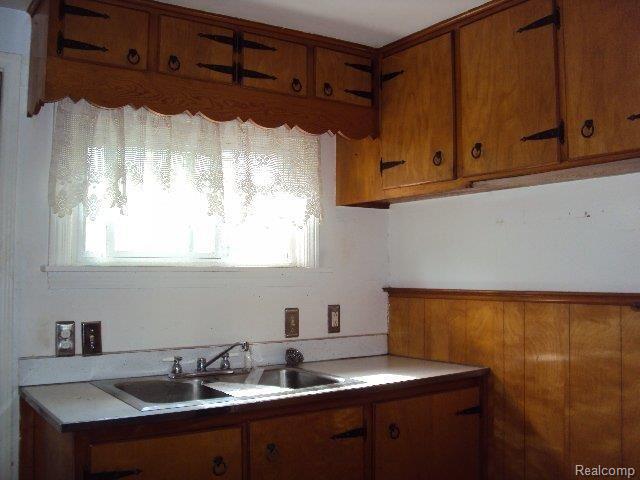 4493 East 10 Mile Road Warren, MI 48091 - Photo 4 of 25 261-657508 - Kitchen Alternate.J