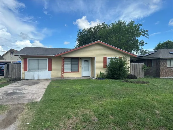 $1,550 | 115 Lee Avenue, Gregory, TX 78374